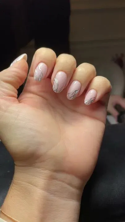 https://cdn.salonspotlight.com/photos/l30OV4nUy3lYDJJfVLnT/a4c5176d-b772-49fd-a37c-108eb5db6d12_720x720