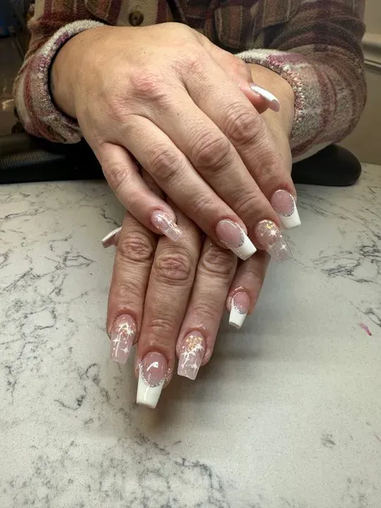 https://cdn.salonspotlight.com/photos/l33QBlKTyhBqrdPlWQIm/6403a479-4a78-4147-b26d-0ba614e89ded_720x720