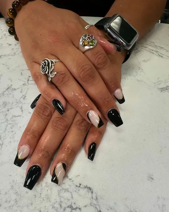 https://cdn.salonspotlight.com/photos/l33QBlKTyhBqrdPlWQIm/d6e6f750-8200-4108-9d3b-02175c754f29_720x720