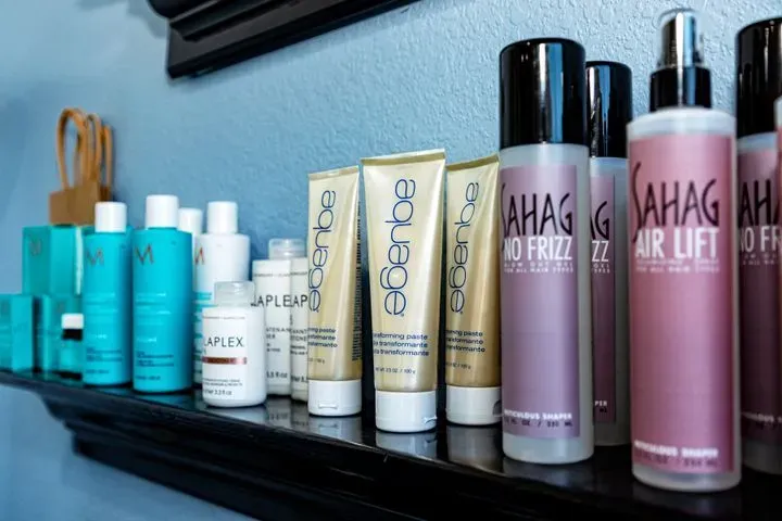 https://cdn.salonspotlight.com/photos/l3es5bKel7vI9qWEZkl5/2c6d6dc5-0934-4967-8667-a9e671f6786b_720x720
