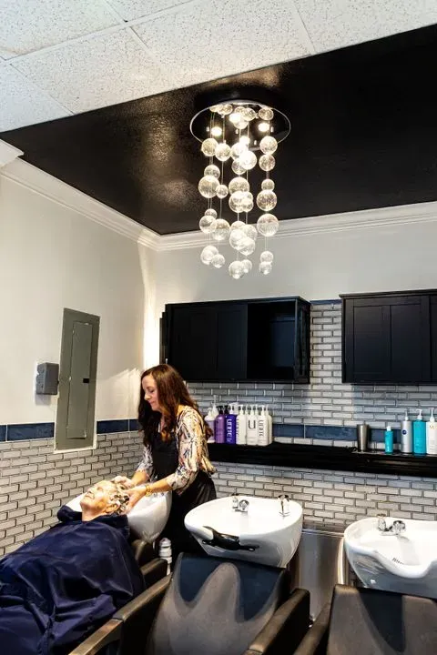 https://cdn.salonspotlight.com/photos/l3es5bKel7vI9qWEZkl5/4368edef-41c2-41bf-b659-e9371056bbc5_720x720