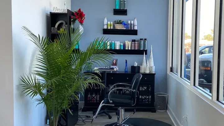 https://cdn.salonspotlight.com/photos/l3es5bKel7vI9qWEZkl5/7937d572-4ffd-4a6b-84be-4f351ba5b61c_720x720