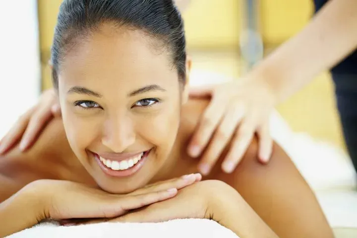 https://cdn.salonspotlight.com/photos/l3qA74axfmpyb0bWgO3G/fa2245d8-0e87-4a4a-8d8a-011c72f501f9_720x720