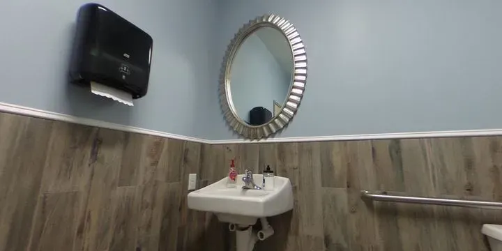 https://cdn.salonspotlight.com/photos/l4JussNDzwhZDFIh6fVi/2f0ebd2d-63f7-4873-bb18-cf445f283b8a_720x720