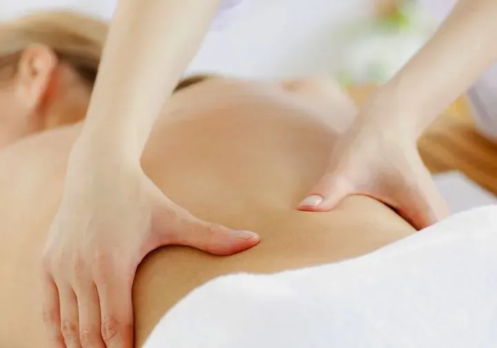 https://cdn.salonspotlight.com/photos/l5hnAlz1zzC3twdla6Qa/e711612a-4957-4542-a4e1-f70364530fb4_720x720