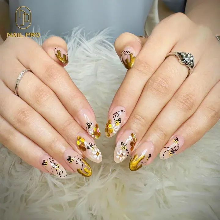 https://cdn.salonspotlight.com/photos/l7322YTP3FT0xPjs7qbv/dc7a1979-2de7-4996-82de-6b39e065442e_720x720