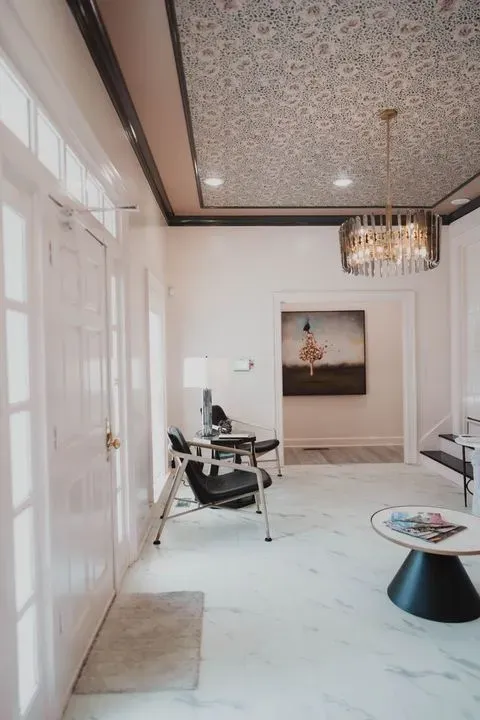 https://cdn.salonspotlight.com/photos/l88oRTu8Ryp05tSdvli2/07a090d8-553c-4161-a999-2442548af861_720x720