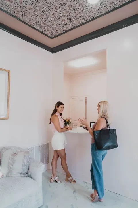 https://cdn.salonspotlight.com/photos/l88oRTu8Ryp05tSdvli2/3b44e428-0866-43e3-b634-f213cd3a2faa_720x720