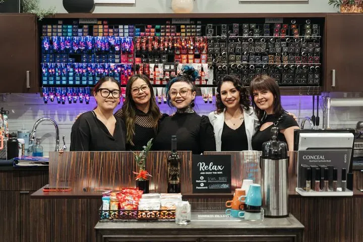 https://cdn.salonspotlight.com/photos/l8nI2rczTi1uuMXMCEJv/275a2fe4-d4fa-4c59-a8c5-055cb7777d5b_720x720