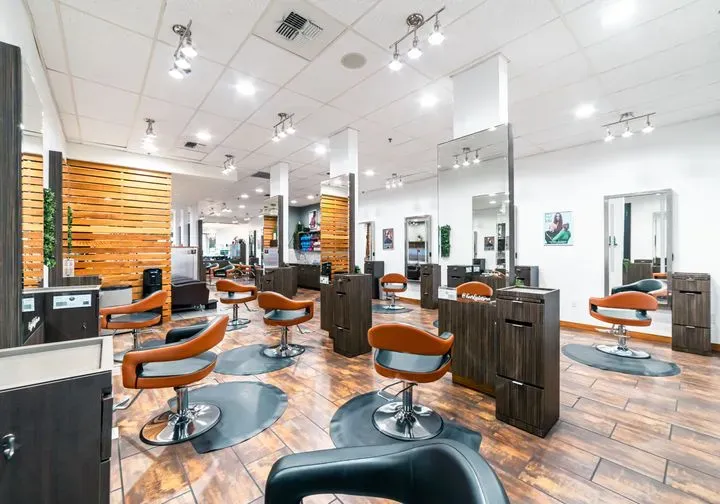 https://cdn.salonspotlight.com/photos/l8nI2rczTi1uuMXMCEJv/ad26b29e-bbb9-435c-9dad-5fe4cb5674c7_720x720