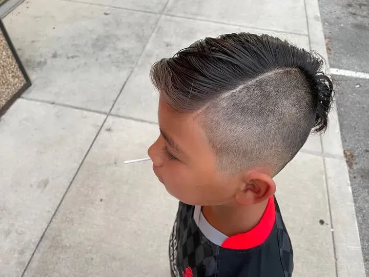 https://cdn.salonspotlight.com/photos/l8uTAaXrB3T5st06jK9p/a0cacbcb-852d-44fc-9fe5-3638e0fd68b4_720x720