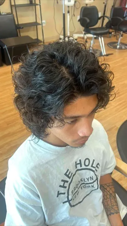 https://cdn.salonspotlight.com/photos/l984EJs17mlkSc603nqE/ea68a327-5926-42de-9b03-660b71458001_720x720