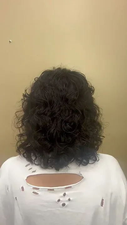 https://cdn.salonspotlight.com/photos/l984EJs17mlkSc603nqE/f94339a0-e169-4a44-8073-d2af1e5cc814_720x720