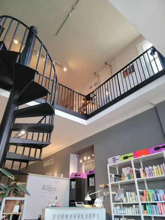 https://cdn.salonspotlight.com/photos/l9L2dHyVl8mhSGz2PSp7/76565e5e-6e5e-43dc-9ae0-ffbd3bd432b2_720x720