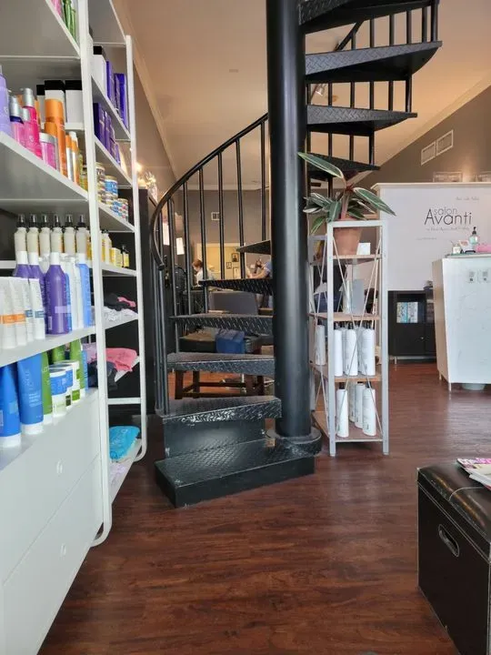 https://cdn.salonspotlight.com/photos/l9L2dHyVl8mhSGz2PSp7/f822daea-2ad6-4d7d-bb4b-610e8126ff6d_720x720