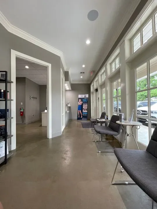 https://cdn.salonspotlight.com/photos/l9mH7MdRxdV94ghValBL/bfda821b-1af7-405c-a2ec-f370a72f9a21_720x720