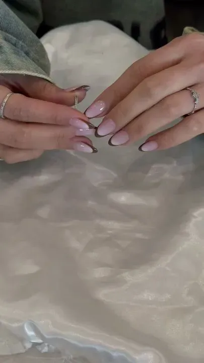 https://cdn.salonspotlight.com/photos/lBfLfC453zYJJoL2ber5/2df48d21-da89-4fb8-8924-0b8488d5410a_720x720