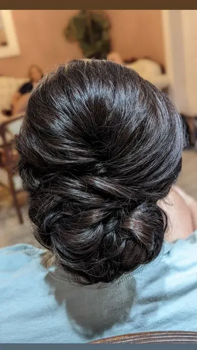https://cdn.salonspotlight.com/photos/lC03istKxzw87P7Pnftx/ce49e259-d9c5-4f68-b215-539be90110a7_720x720
