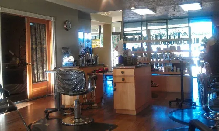 https://cdn.salonspotlight.com/photos/lEQFEmgJzfJhjZDMtV58/736f7dad-4e6d-41e6-9c44-5a199422918f_720x720