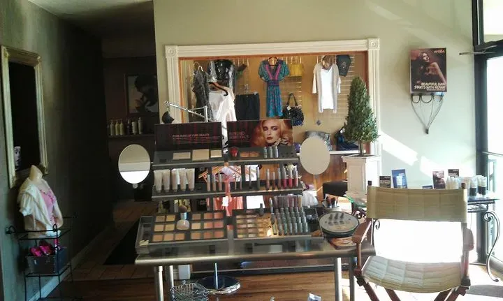 https://cdn.salonspotlight.com/photos/lEQFEmgJzfJhjZDMtV58/7ecbab44-f4a7-4c57-9dc6-25c6ee36cbcb_720x720