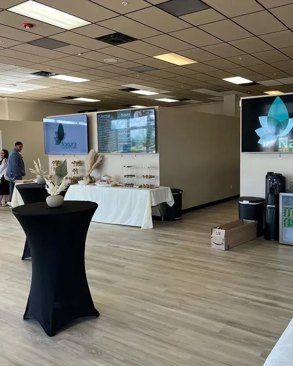 https://cdn.salonspotlight.com/photos/lG7hfPv7JEEozmSF0KOX/4a7eb0bb-4ea5-4780-8e0a-ff19db3cd488_720x720