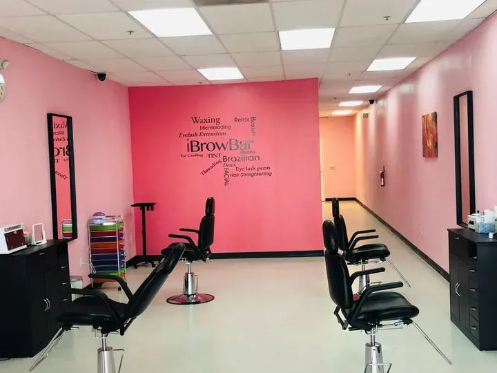 https://cdn.salonspotlight.com/photos/lGuGgBqN0X2WDpt5YQfg/8474a893-7388-4762-9085-90f9cf5bfde0_720x720