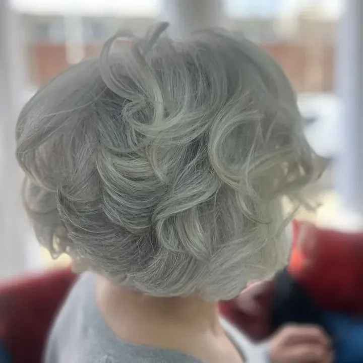 https://cdn.salonspotlight.com/photos/lGvZEjemBm7FEOlpmXsk/c5c953b1-ec0c-4663-aa72-7309e9d530dc_720x720