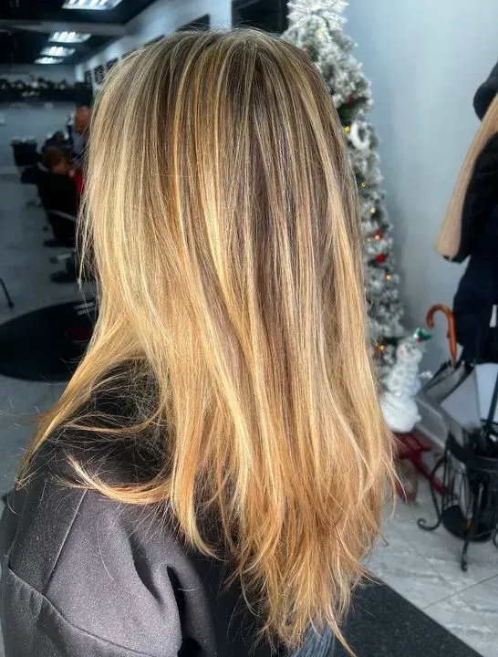 https://cdn.salonspotlight.com/photos/lGvZEjemBm7FEOlpmXsk/de65fe10-29c4-4586-9f26-fbeb3f434c94_720x720