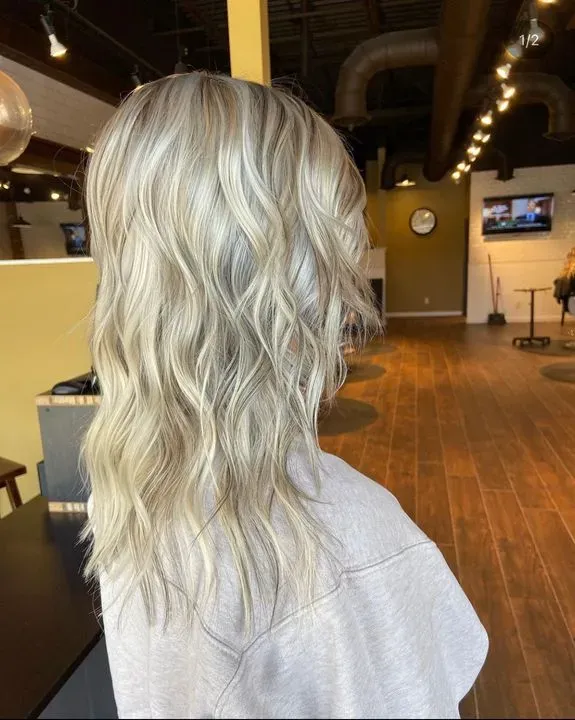 https://cdn.salonspotlight.com/photos/lJJbo7KUMAjsuZF2WL6o/3e17de54-229e-4070-9732-8502e4116e72_720x720