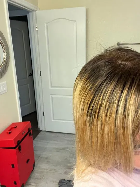 https://cdn.salonspotlight.com/photos/lJkfY6nxarRLUX97CwrZ/87763418-bf4b-472d-81f6-d5f98fb76025_720x720