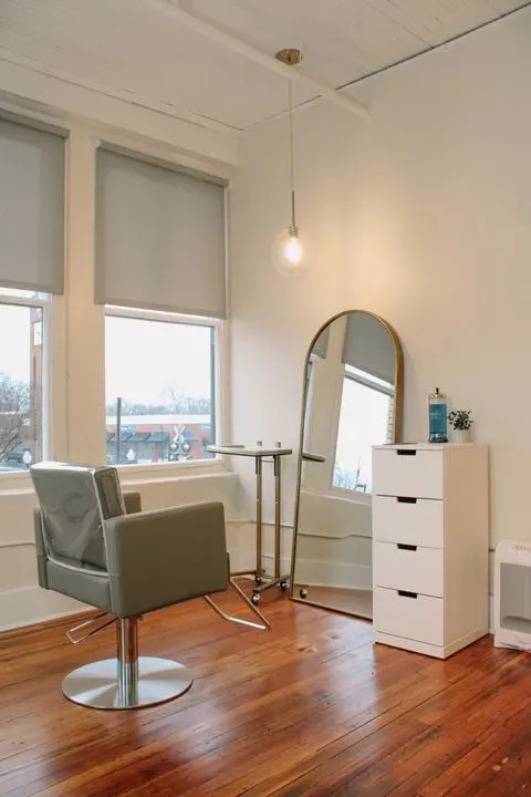 https://cdn.salonspotlight.com/photos/lLCtm9HYEltZ1rft74tn/86e8f13e-8ef5-4b90-aa40-b00f1ef631db_720x720