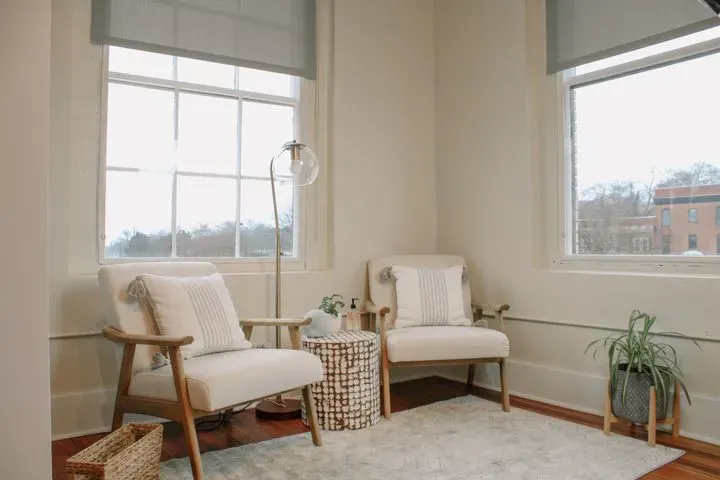 https://cdn.salonspotlight.com/photos/lLCtm9HYEltZ1rft74tn/d18dbcdd-a8fa-4be3-be43-4c5bf06b5a2d_720x720