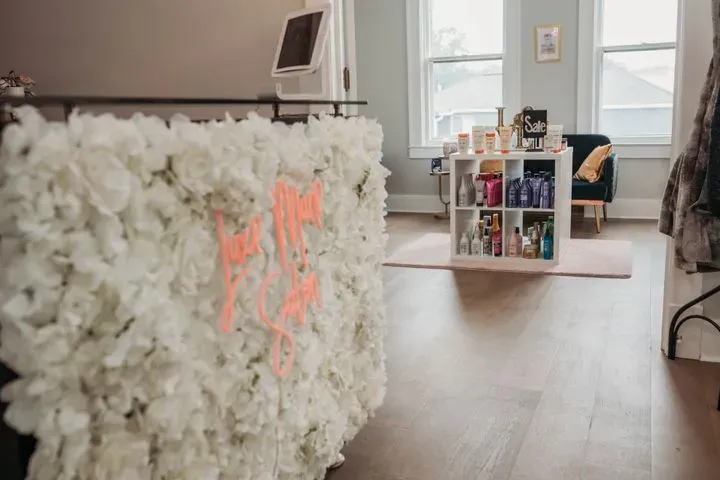 https://cdn.salonspotlight.com/photos/lLQauqW5diMZmcXrP0Nb/57d89901-ff87-4453-9093-3799b840ea82_720x720