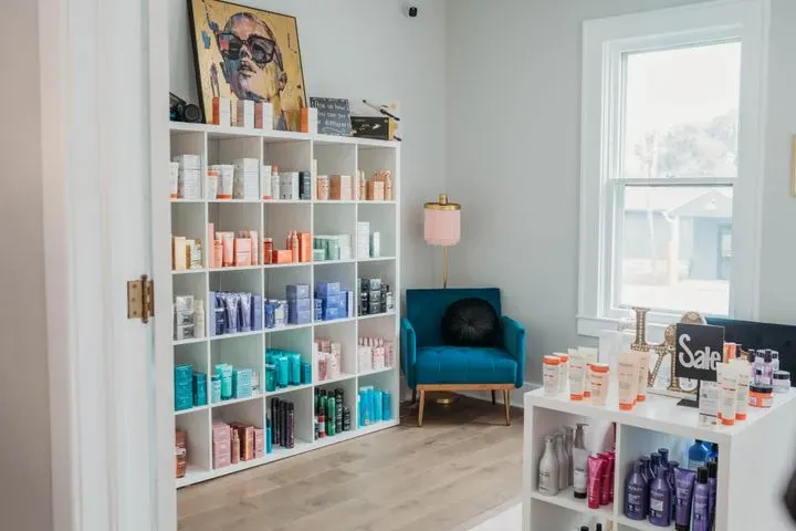 https://cdn.salonspotlight.com/photos/lLQauqW5diMZmcXrP0Nb/e7e69d60-d30b-44dc-8d13-d88097ffac39_720x720