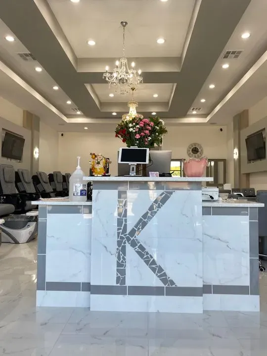 https://cdn.salonspotlight.com/photos/lMkPowTcaLV8mVZ17Lex/dc7ad9c7-e538-4305-97f8-04f2dc8621ab_720x720