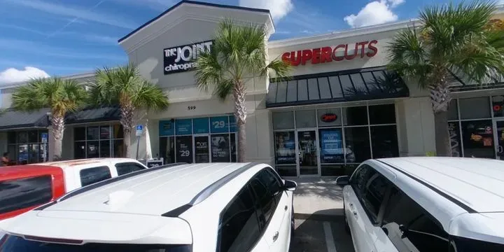https://cdn.salonspotlight.com/photos/lNpIx9qUAwPnwGn4yuwf/4bffc19d-0053-4f45-840d-7a8ea37f0877_720x720