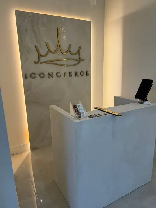 https://cdn.salonspotlight.com/photos/lOPixrNco28GhByjFKMw/f4dbba5c-60a6-4d6b-a44e-f07f3328d135_720x720