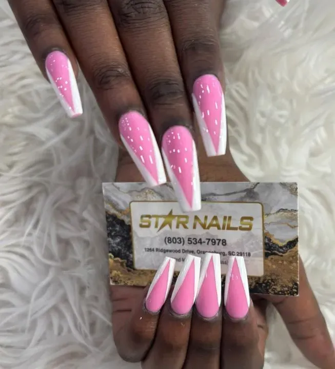 https://cdn.salonspotlight.com/photos/lQ9qIcxuMLqI2bEx2BgZ/17c9e18b-fd71-4028-9e99-78a497e4c9c2_720x720