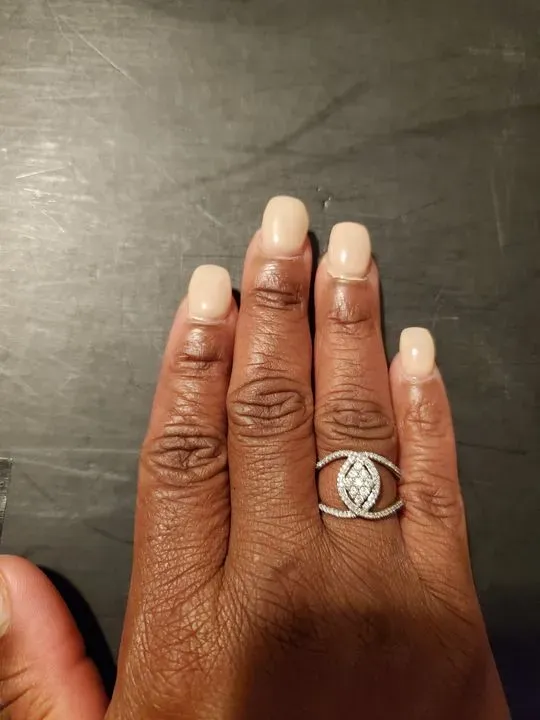 https://cdn.salonspotlight.com/photos/lQn8YY1oHcrBcvXNklwU/5ae6bdfd-868b-406e-8f6e-bb7a770d6154_720x720
