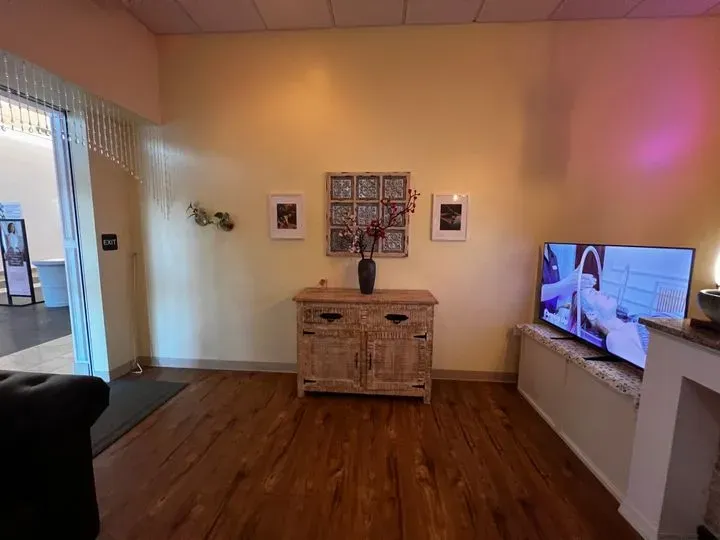 https://cdn.salonspotlight.com/photos/lRpIOhBxxV5RPWzH6dce/7b5acfc4-541a-4710-9aca-e277b033d3ac_720x720