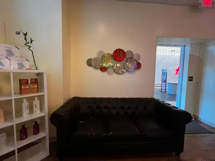 https://cdn.salonspotlight.com/photos/lRpIOhBxxV5RPWzH6dce/a7843324-eee6-49be-b5fa-cc026d62d9aa_720x720