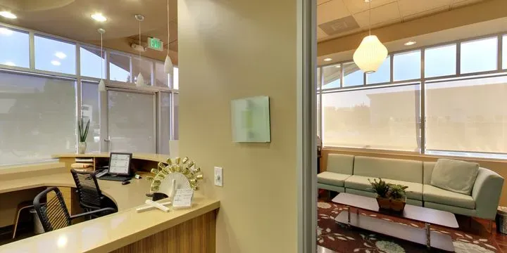 https://cdn.salonspotlight.com/photos/lSDwh1sJzr7U9hMFKuyO/75227300-5583-4c34-95e9-684266da456d_720x720