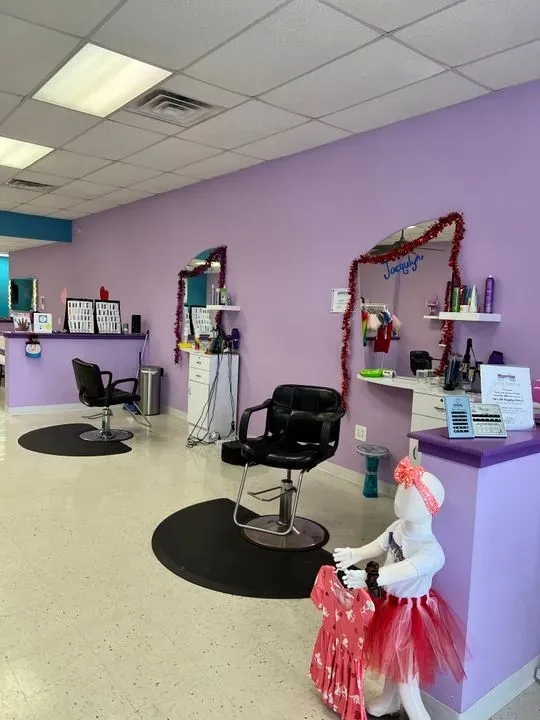 https://cdn.salonspotlight.com/photos/lSKm8e4DbbgKqlPGuTRX/686a2b29-edef-4f25-a8d6-759cc3e0df33_720x720
