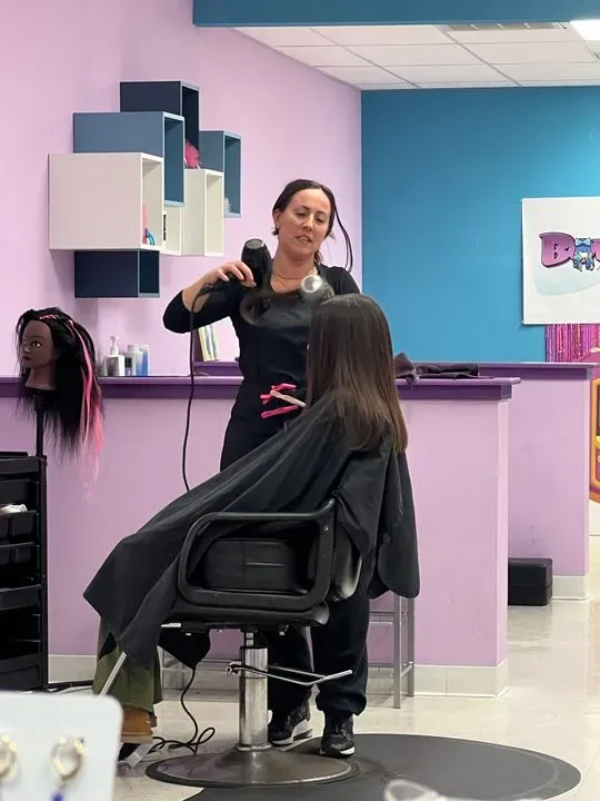 https://cdn.salonspotlight.com/photos/lSKm8e4DbbgKqlPGuTRX/9acfb4ff-d109-467b-be79-adfb9be2da20_720x720