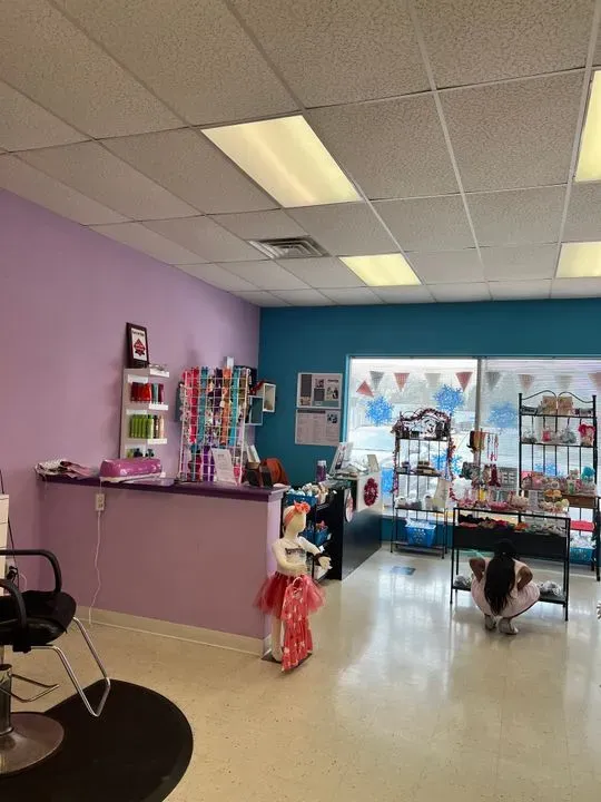 https://cdn.salonspotlight.com/photos/lSKm8e4DbbgKqlPGuTRX/c927dcc0-8e58-492d-a91a-e40ede9264ad_720x720