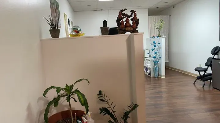 https://cdn.salonspotlight.com/photos/lSMZwfZGljkVGMkCIhia/be56a293-3555-48d7-b80f-47a0e44126f2_720x720