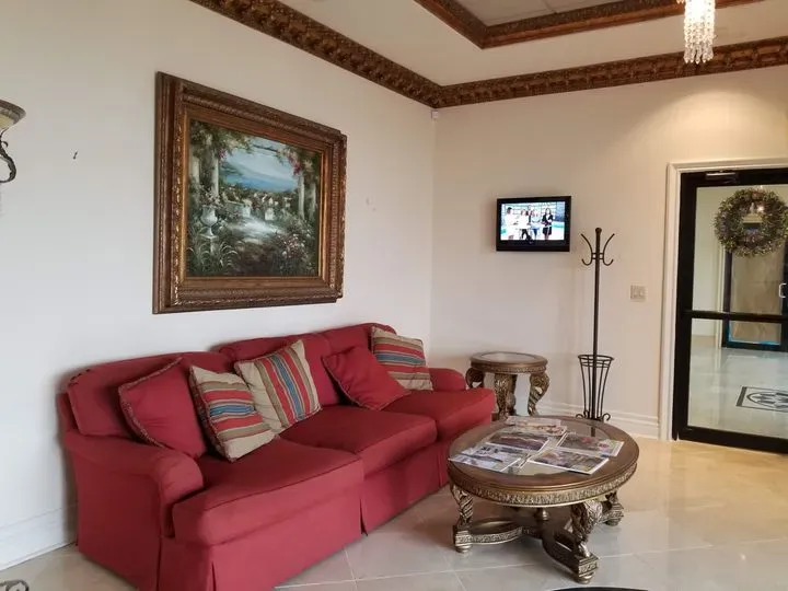 https://cdn.salonspotlight.com/photos/lSzvXvRK9N65XsIo7kS9/49e43e99-2088-4585-9909-1167a60ac8c1_720x720