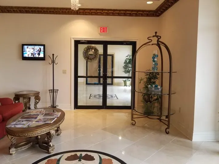 https://cdn.salonspotlight.com/photos/lSzvXvRK9N65XsIo7kS9/777b8a7d-6d19-43d6-9976-2991b2a43595_720x720