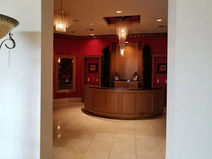 https://cdn.salonspotlight.com/photos/lSzvXvRK9N65XsIo7kS9/7c2d35ad-bff2-486c-9cb6-498ec9d62557_720x720