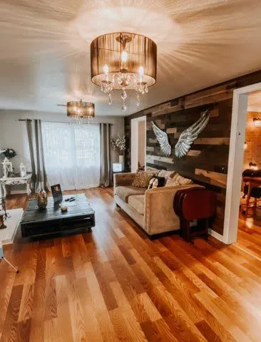 https://cdn.salonspotlight.com/photos/lTGT59YxyYTq0hCGWsgj/8851099f-4766-435b-94e3-4fd0a4feab94_720x720